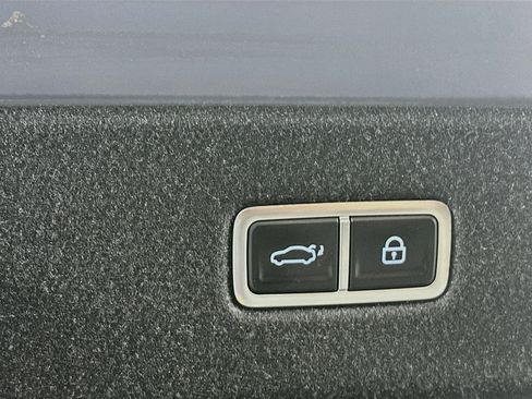 Used 2023 Volvo C40 P8 Recharge Plus AWD/4WD image 29