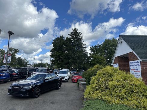 Used 2018 Chrysler 300 S image 1