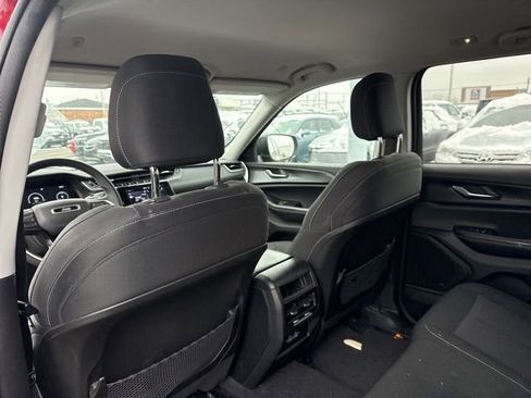 Used 2023 Jeep Grand Cherokee Laredo image 14