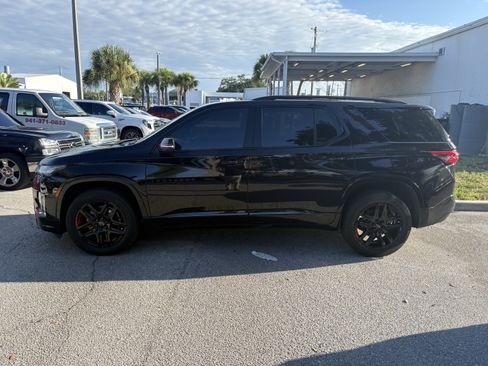 Used 2023 Chevrolet Traverse Premier w/ Redline Edition FWD image 4