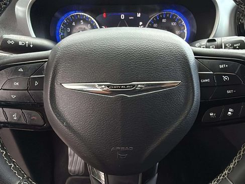 Used 2022 Chrysler Pacifica Touring-L w/ Uconnect Theater Family Group AWD/4WD image 13