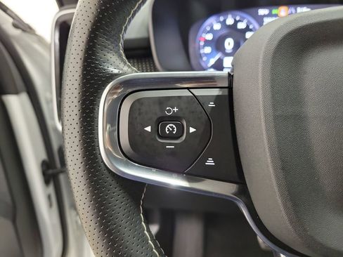 Certified 2021 Volvo XC40 T5 R-Design w/ Advanced Package image 23