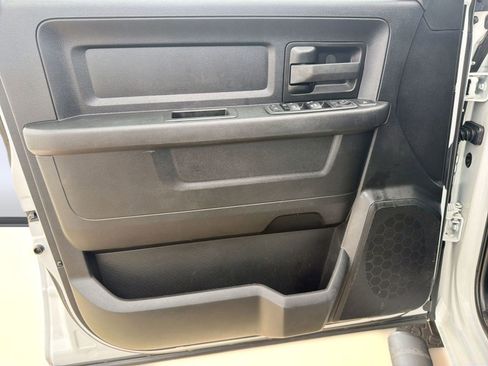 Used 2024 RAM 2500 Tradesman w/ Chrome Appearance Group image 13