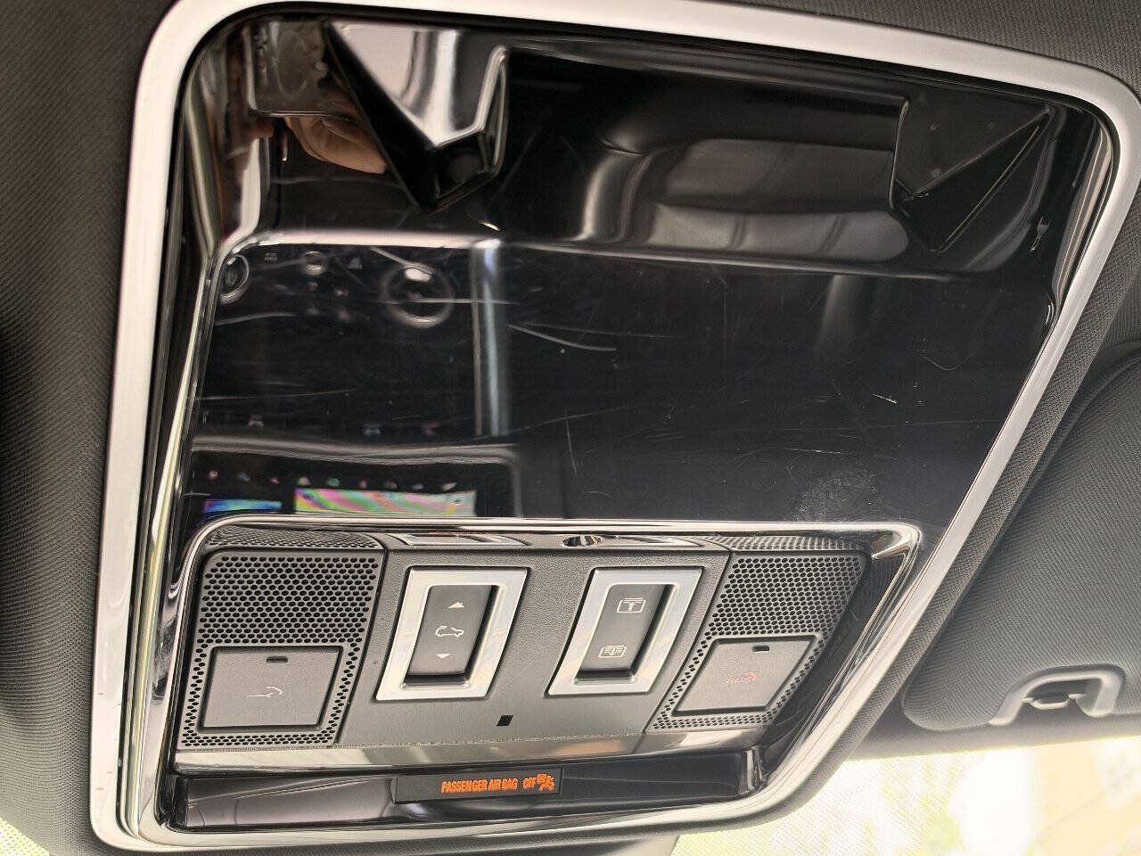 Used 2018 Land Rover Range Rover Sport HSE AWD/4WD image 17