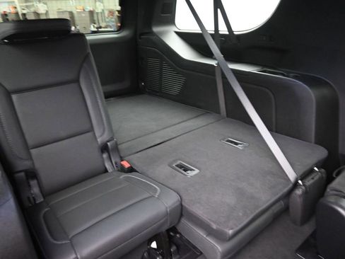 Used 2025 GMC Yukon XL Denali image 9