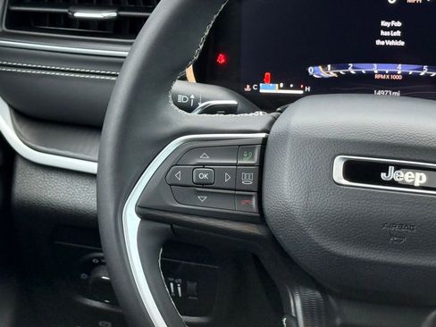 New 2025 Jeep Grand Cherokee Laredo w/ Luxury Tech Group I AWD/4WD image 25