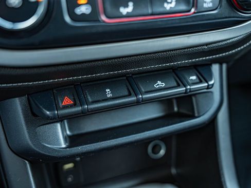 Used 2015 GMC Canyon SLE RWD image 28