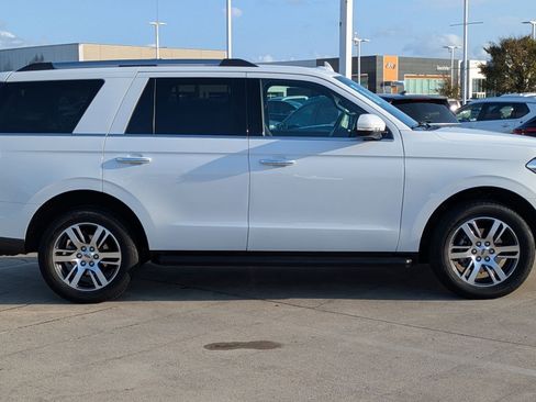 Used 2024 Ford Expedition Limited image 2
