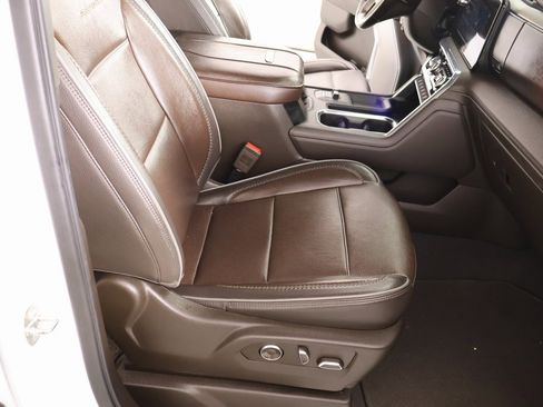 Used 2024 GMC Sierra 3500 Denali image 14