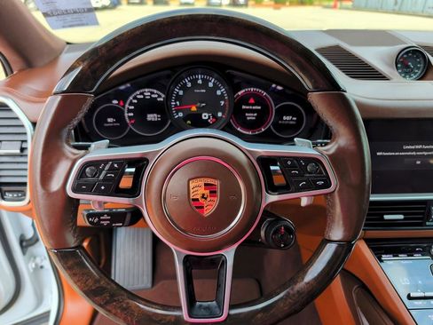 Used 2022 Porsche Cayenne Coupe AWD/4WD image 18