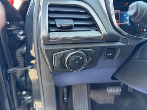 Used 2020 Ford Fusion SE AWD/4WD image 16
