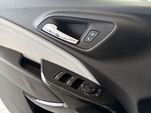 Certified 2025 Chevrolet Trax LT w/ LT Convenience Package image 20