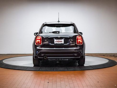 Used 2024 MINI Cooper 4-Door Hardtop w/ Signature Upholstery Package image 3