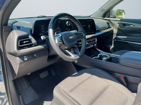 Used 2025 Chevrolet Traverse LT w/ Enhanced Driving Package FWD image 11