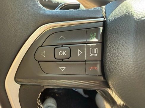 New 2025 Jeep Grand Cherokee Laredo image 13