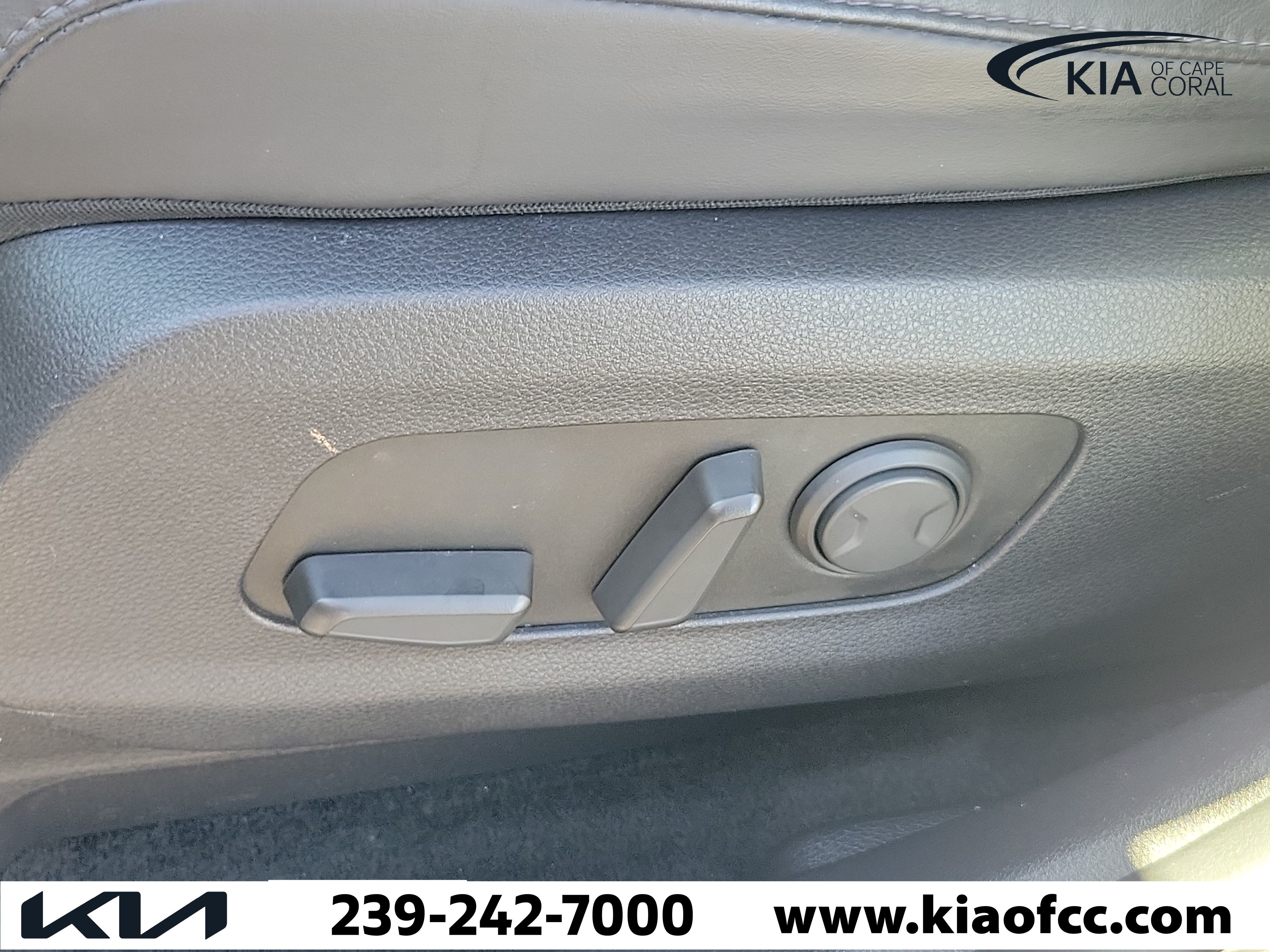 Certified 2024 Kia Carnival LX FWD image 22