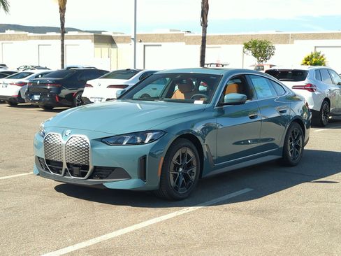 Used 2025 BMW i4 eDrive40 w/ Driving Assistance Package image 5