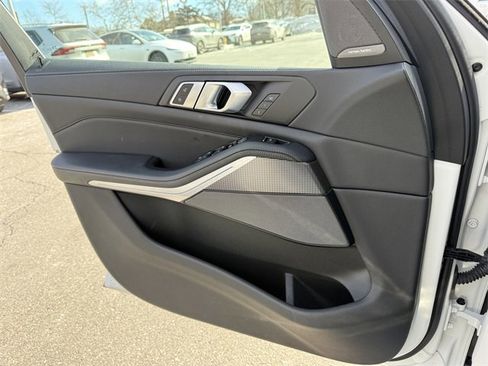 Used 2023 BMW X5 xDrive40i w/ M Sport Package image 24