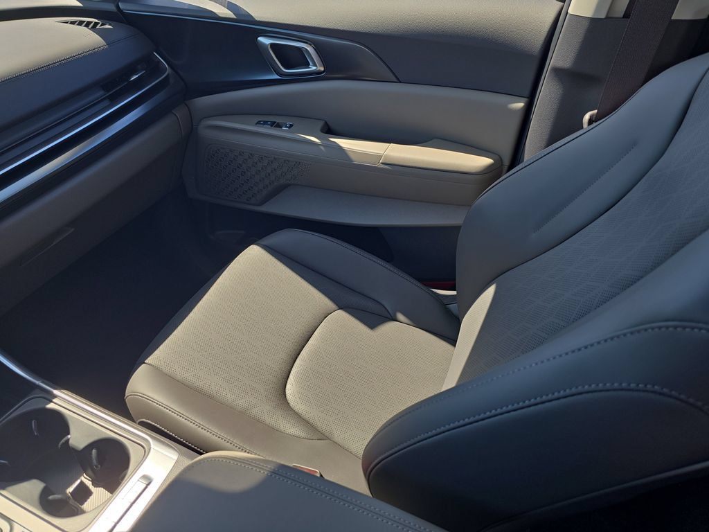 New 2026 Kia Carnival FWD image 15