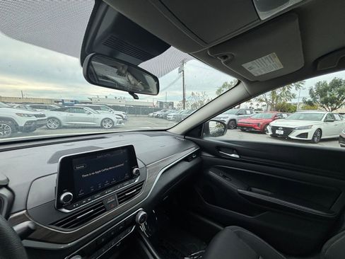 Used 2025 Nissan Altima 2.5 SV image 35