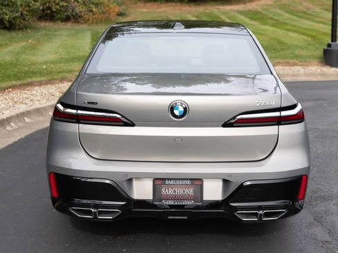 Used 2024 BMW 760i xDrive w/ Premium Package 2 image 13