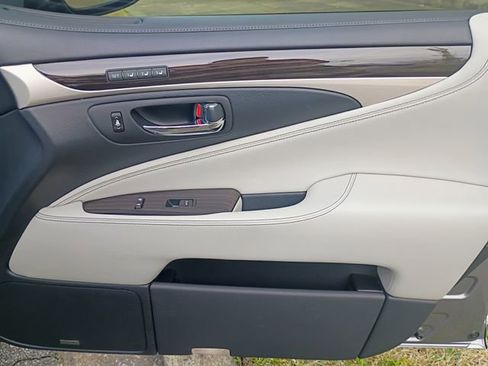 Used 2015 Lexus LS 460 L image 41