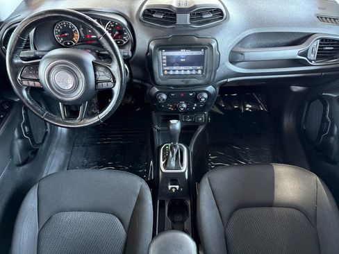 Used 2018 Jeep Renegade Altitude w/ Cold Weather Group FWD image 12