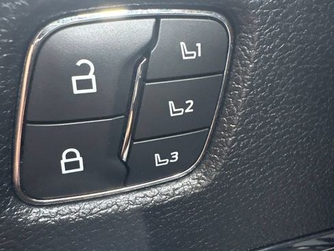 Used 2020 Ford F450 Lariat w/ Lariat Value Package AWD/4WD image 21