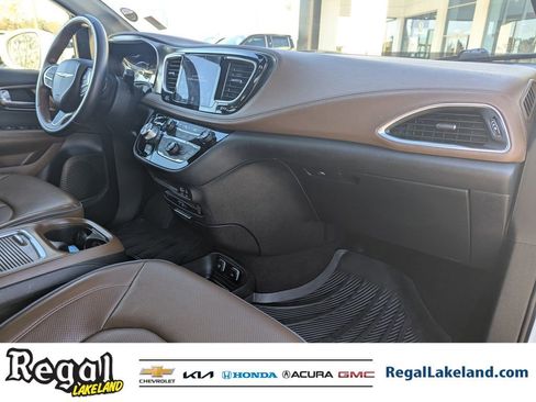 Used 2020 Chrysler Pacifica Limited w/ Advanced Safetytec Group image 10