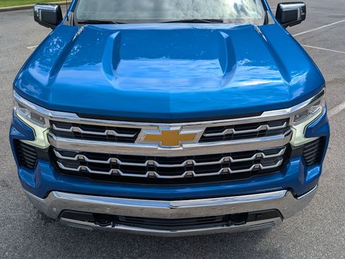 Used 2023 Chevrolet Silverado 1500 LTZ w/ LTZ Convenience Package II AWD/4WD image 40