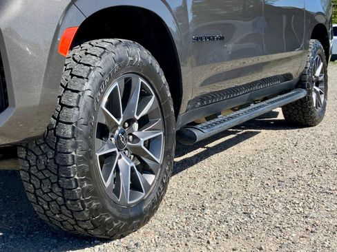 Used 2021 Chevrolet Suburban Z71 AWD/4WD image 15