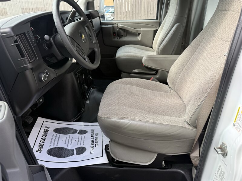 Used 2022 Chevrolet Express 3500 w/ Power Convenience Package RWD image 23