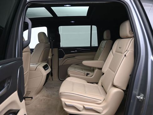 Used 2023 Cadillac Escalade ESV Premium Luxury image 31