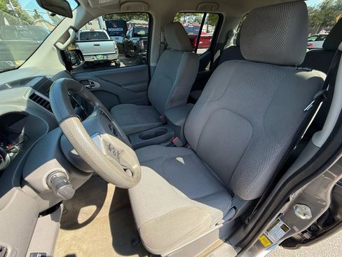 Used 2017 Nissan Frontier SV image 8