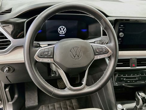 Used 2025 Volkswagen Taos SE AWD/4WD image 18