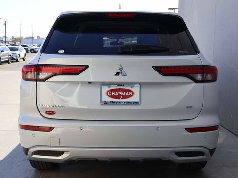 Used 2024 Mitsubishi Outlander SE image 4