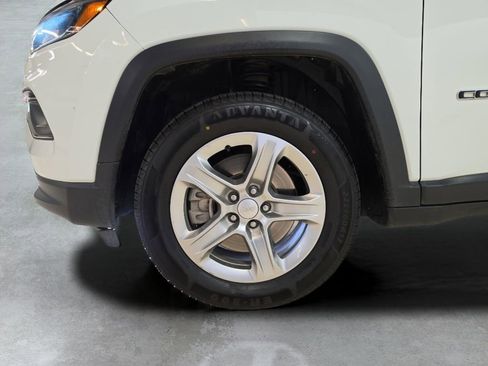 Used 2024 Jeep Compass Latitude image 10