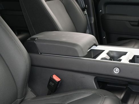 Used 2025 Land Rover Defender 110 S image 54