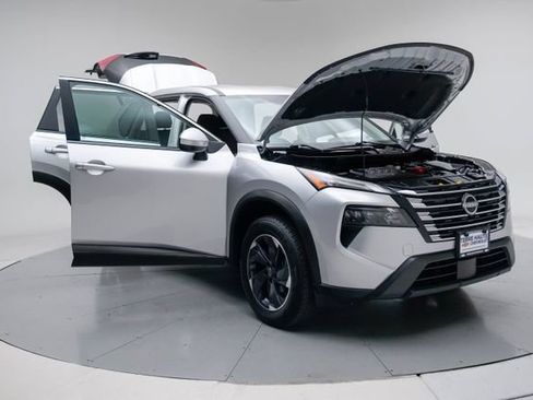 Used 2025 Nissan Rogue SV AWD/4WD image 16