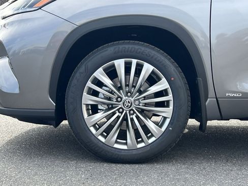 New 2026 Toyota Highlander Platinum image 7