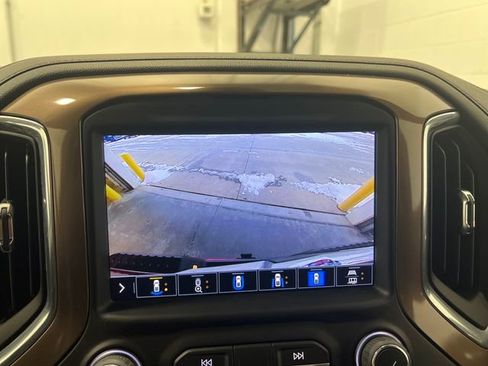 Certified 2022 Chevrolet Silverado 2500 High Country w/ Technology Package image 17