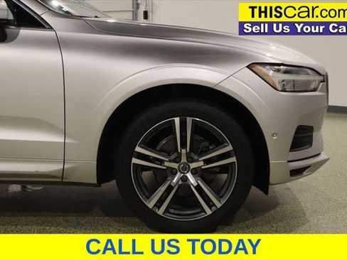 Used 2019 Volvo XC60 T5 Momentum w/ Premium Package FWD image 10