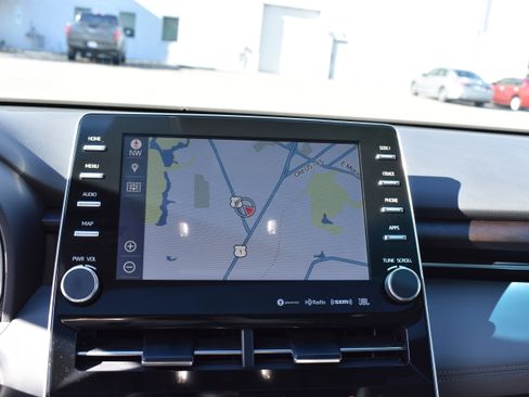 Used 2020 Toyota Avalon Limited image 18