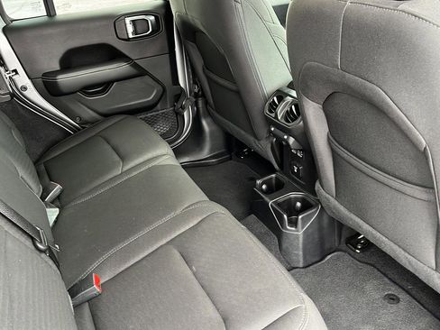 Used 2019 Jeep Wrangler Unlimited Sahara AWD/4WD image 42