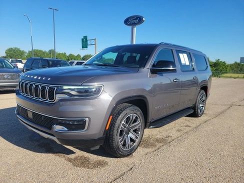 Used 2024 Jeep Wagoneer L Series II RWD image 20
