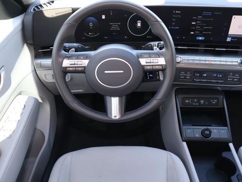 Used 2025 Hyundai Kona SEL image 8