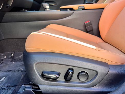 Used 2025 Lexus UX 300h FWD w/ Cold Area Package image 29