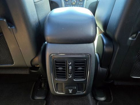 Used 2017 Jeep Grand Cherokee Altitude image 44
