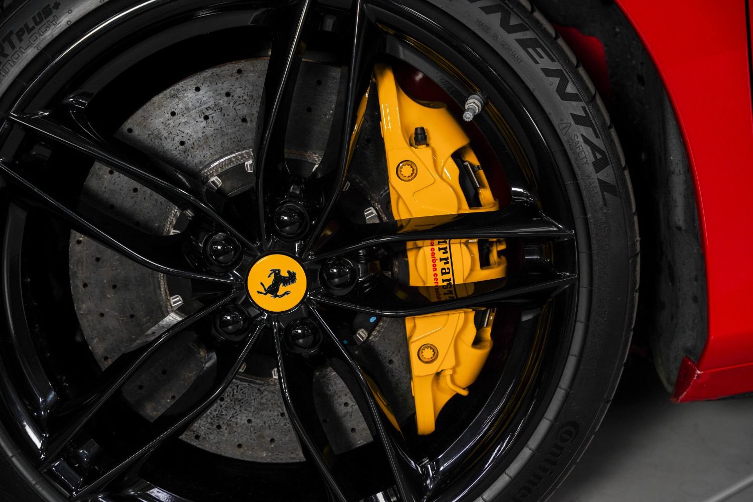 Used 2016 Ferrari 488 GTB RWD image 18