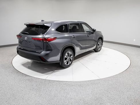 Used 2022 Toyota Highlander XLE image 33